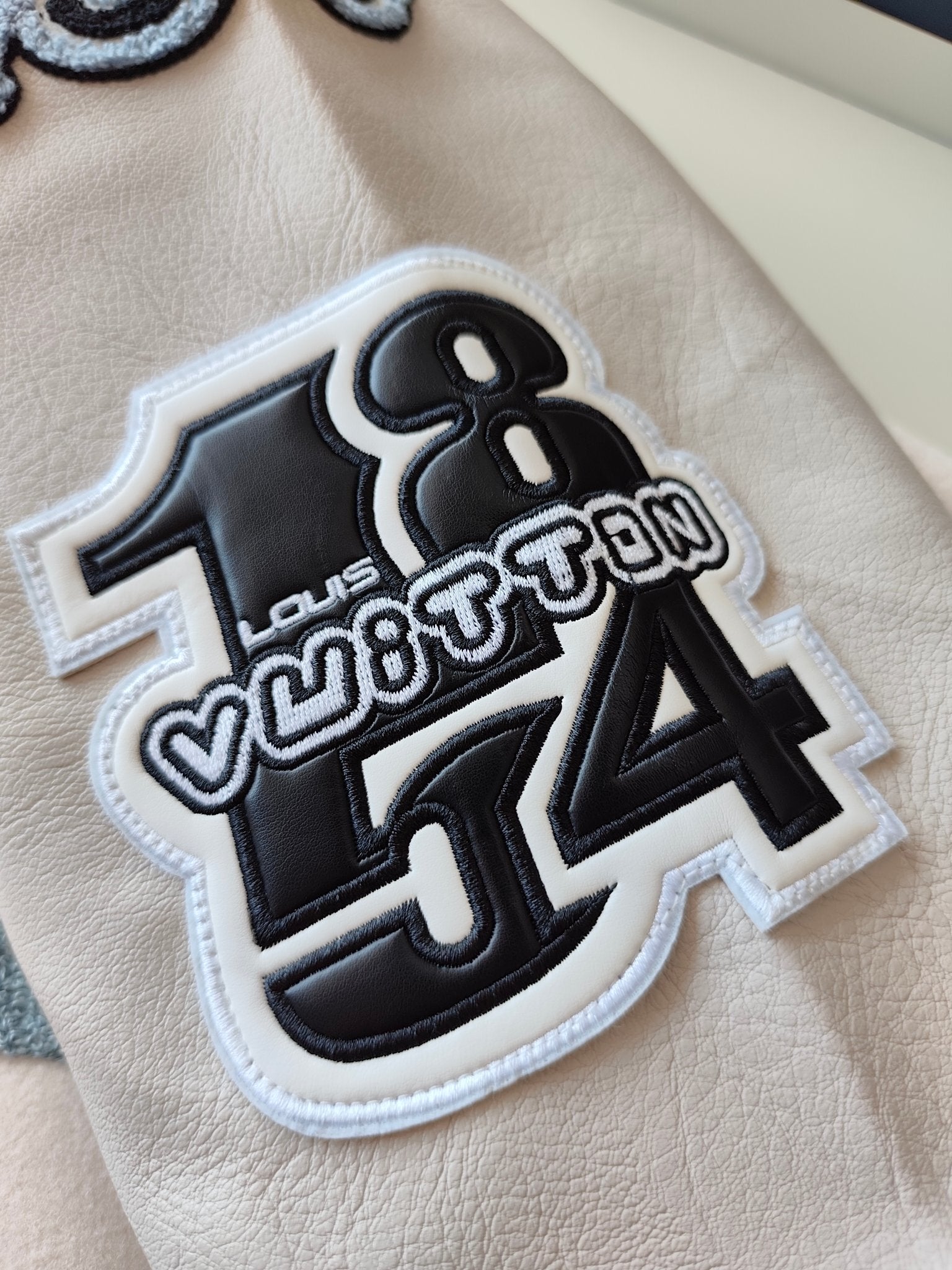 Jaqueta Louis Vuitton BugBunny