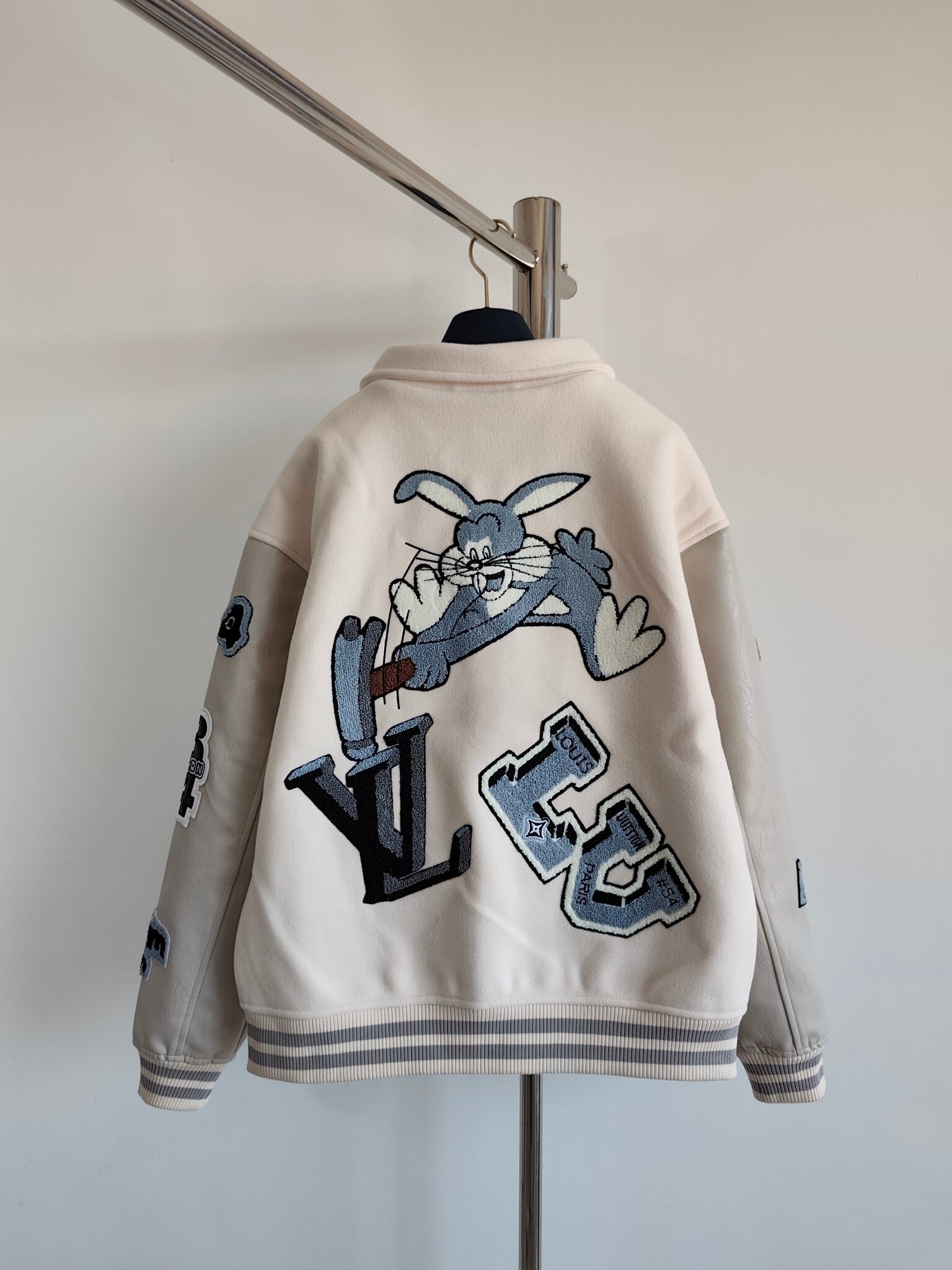 Jaqueta Louis Vuitton BugBunny