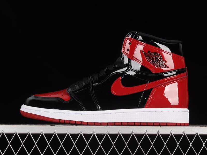 Air Jordan 1 High Patent Bred