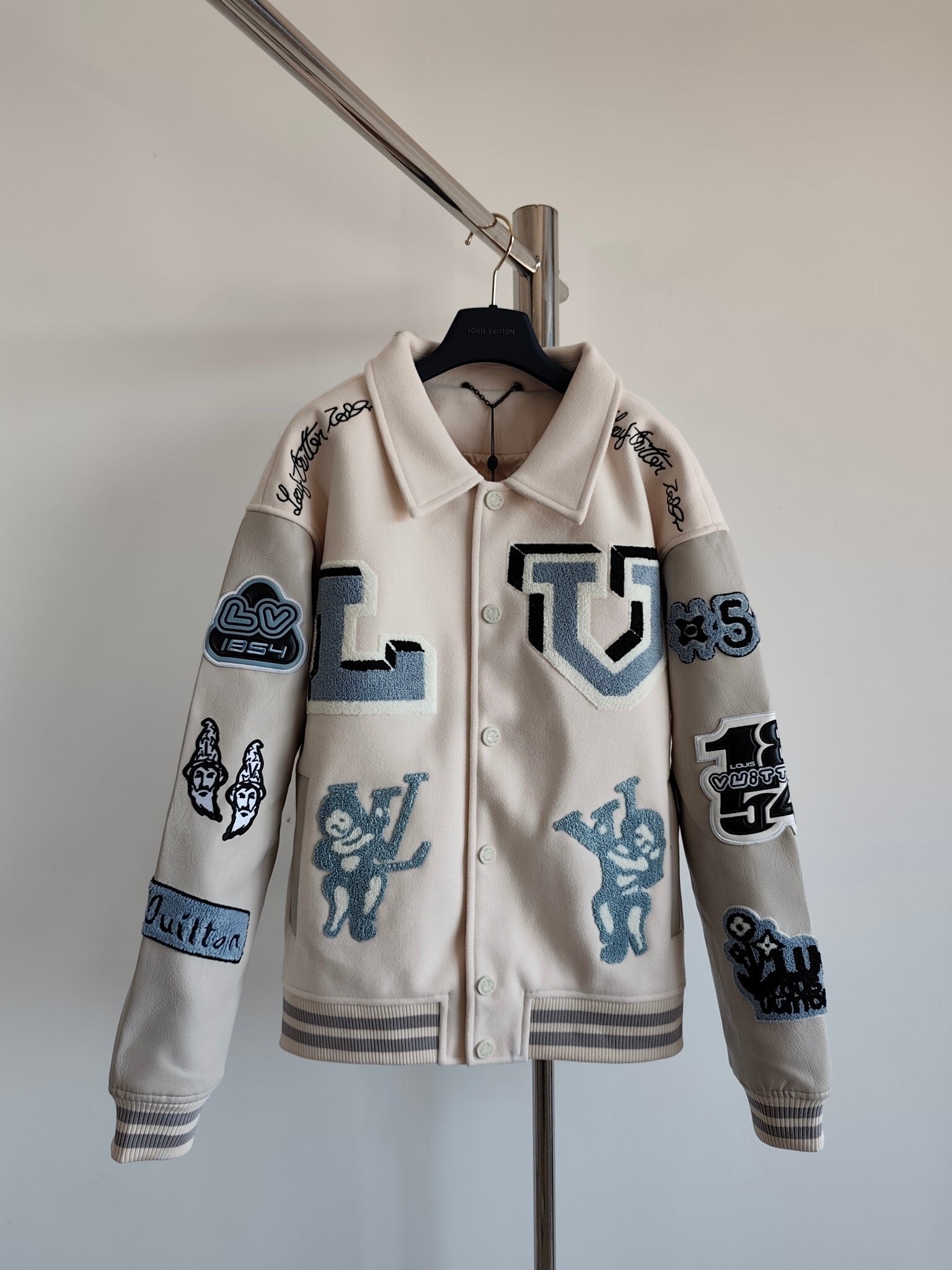 Jaqueta Louis Vuitton BugBunny